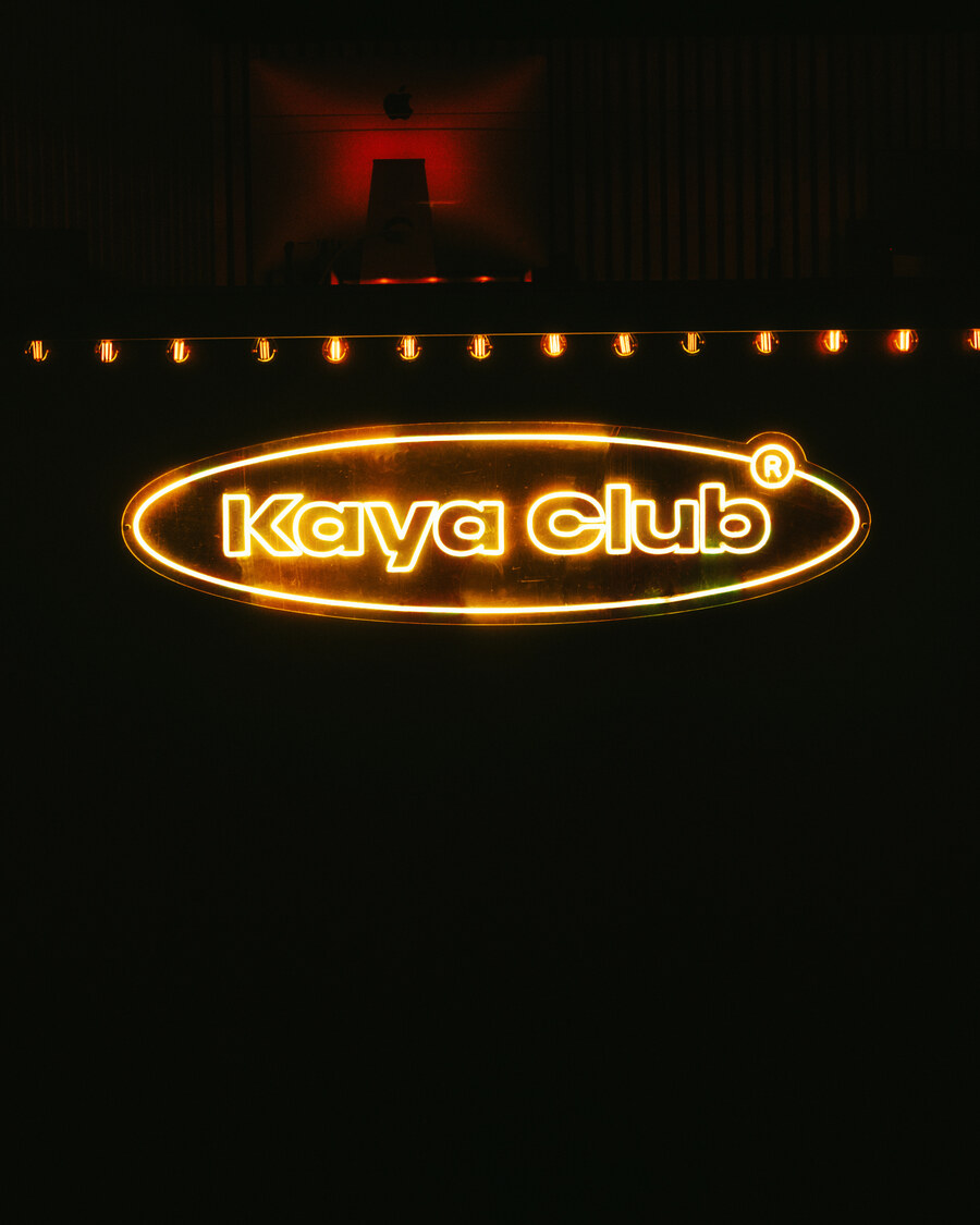 Cartel de neón de Kaya Club en Guadarrama